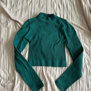 long sleeve crop top